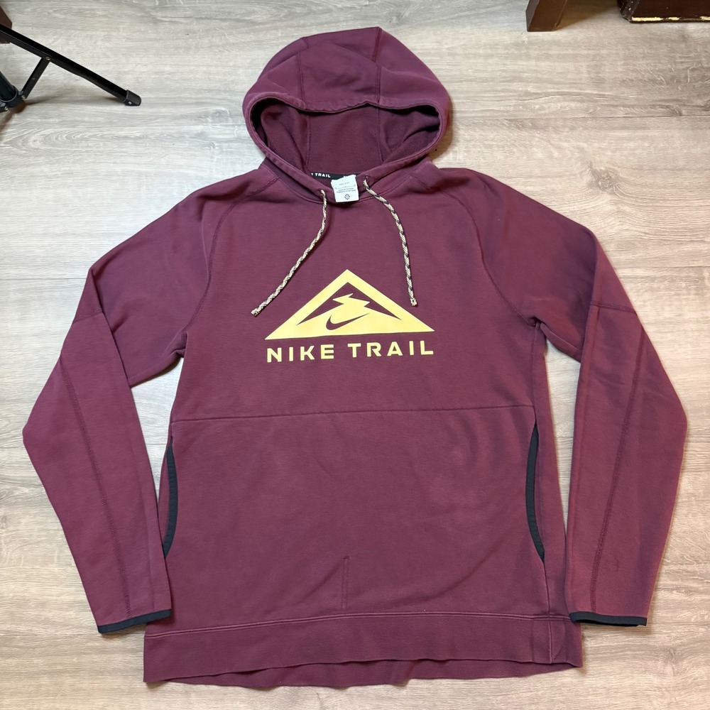 Nike Trail Hoodie Men Size M Burgundy Dri-FIT Graphic Pullover DV9324-681